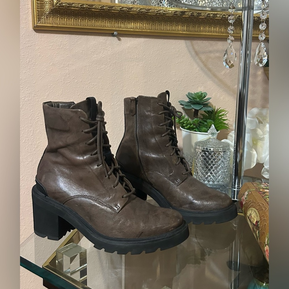 *Rare* Frye Dark Brown Leather Combat Boots Size 9